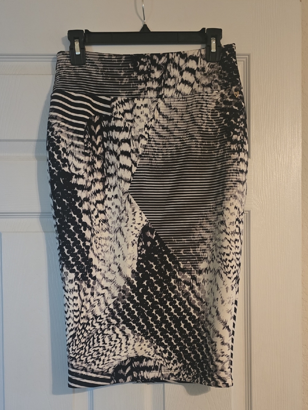 Thalia Sodi Black and White Abstract Print Pencil Skirt